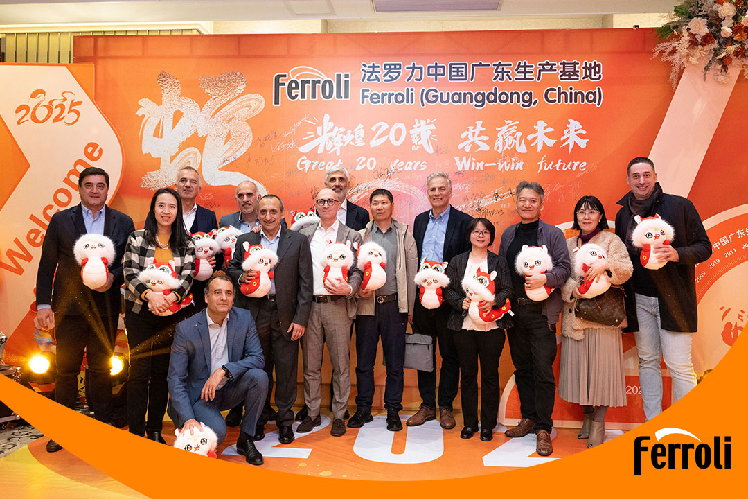 绚烂20载 共赢未来 | 尊龙人生就是博首页2025新春晚会圆满落幕